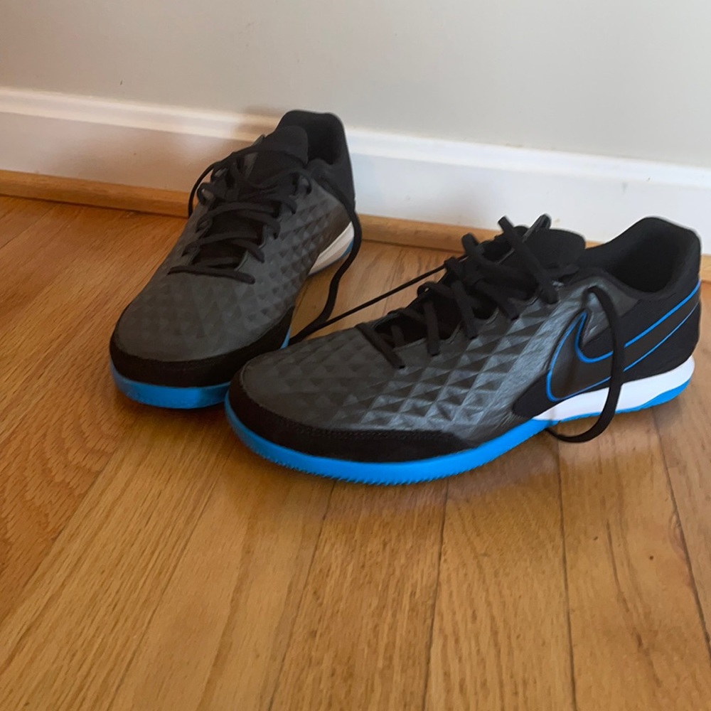 Nike tiempo indoor soccer shoes